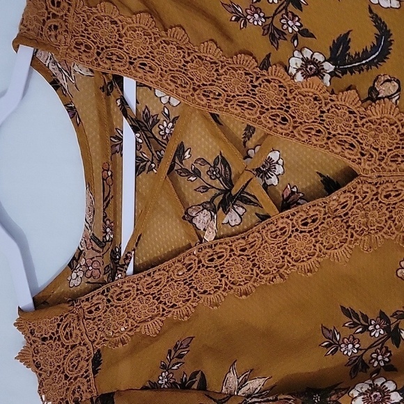 Bell Sleeve Top Jolt medium mustard color NWOT - Picture 5 of 8